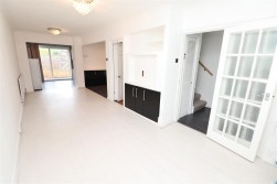 Whitehouse Avenue, Borehamwood