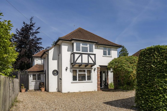 Aldenham Avenue, Radlett