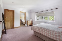 Aldenham Avenue, Radlett