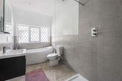 Aldenham Avenue, Radlett