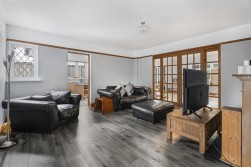 Aldenham Avenue, Radlett