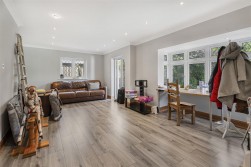 Aldenham Avenue, Radlett