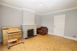 Sullivan Way, Elstree