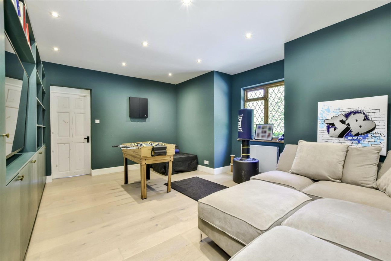 Warren Lane, Stanmore