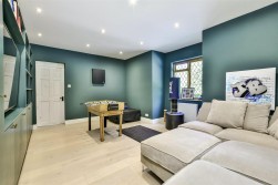 Warren Lane, Stanmore