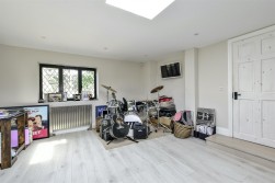 Warren Lane, Stanmore