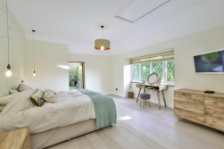 Warren Lane, Stanmore