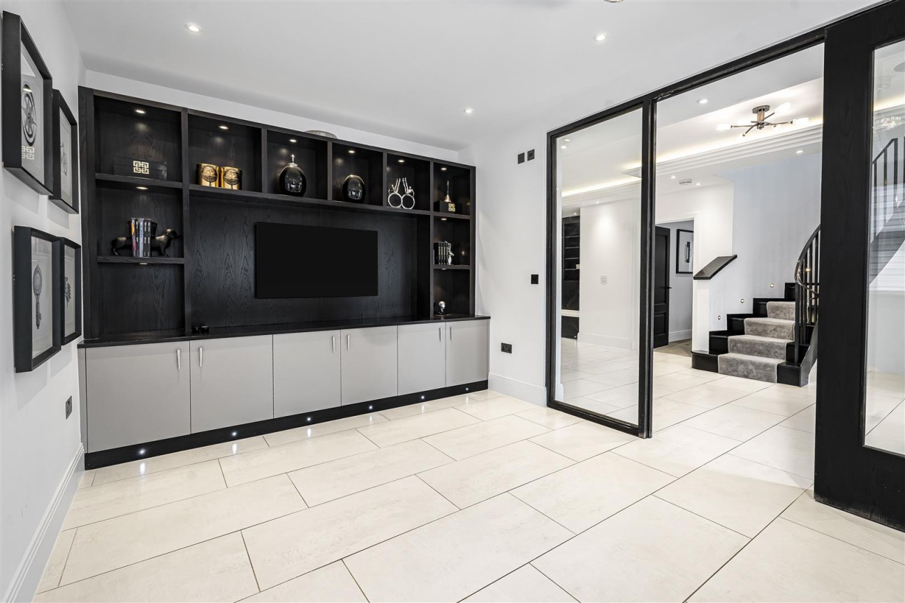 Newberries Avenue, Radlett