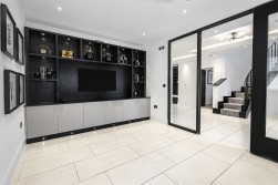 Newberries Avenue, Radlett