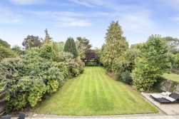 Newberries Avenue, Radlett