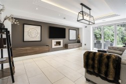 Newberries Avenue, Radlett