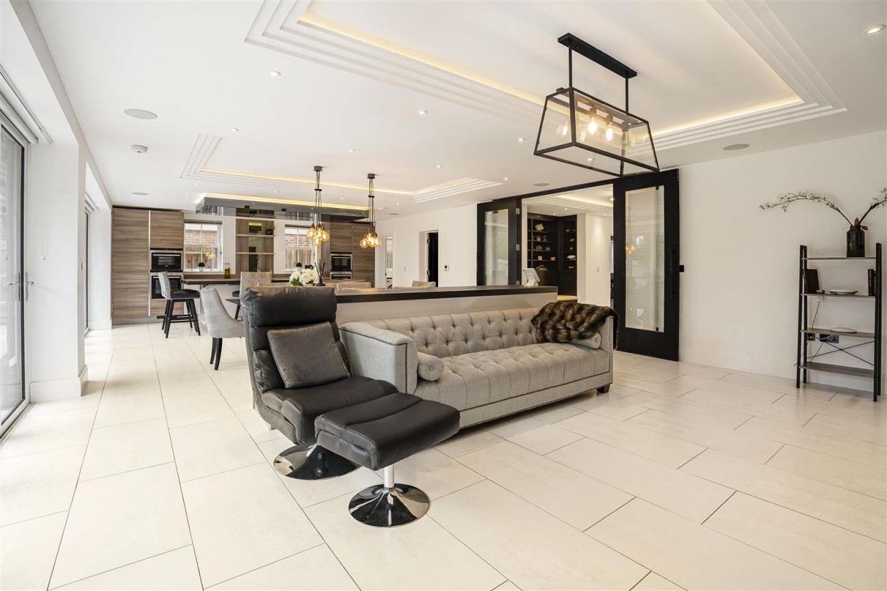 Newberries Avenue, Radlett