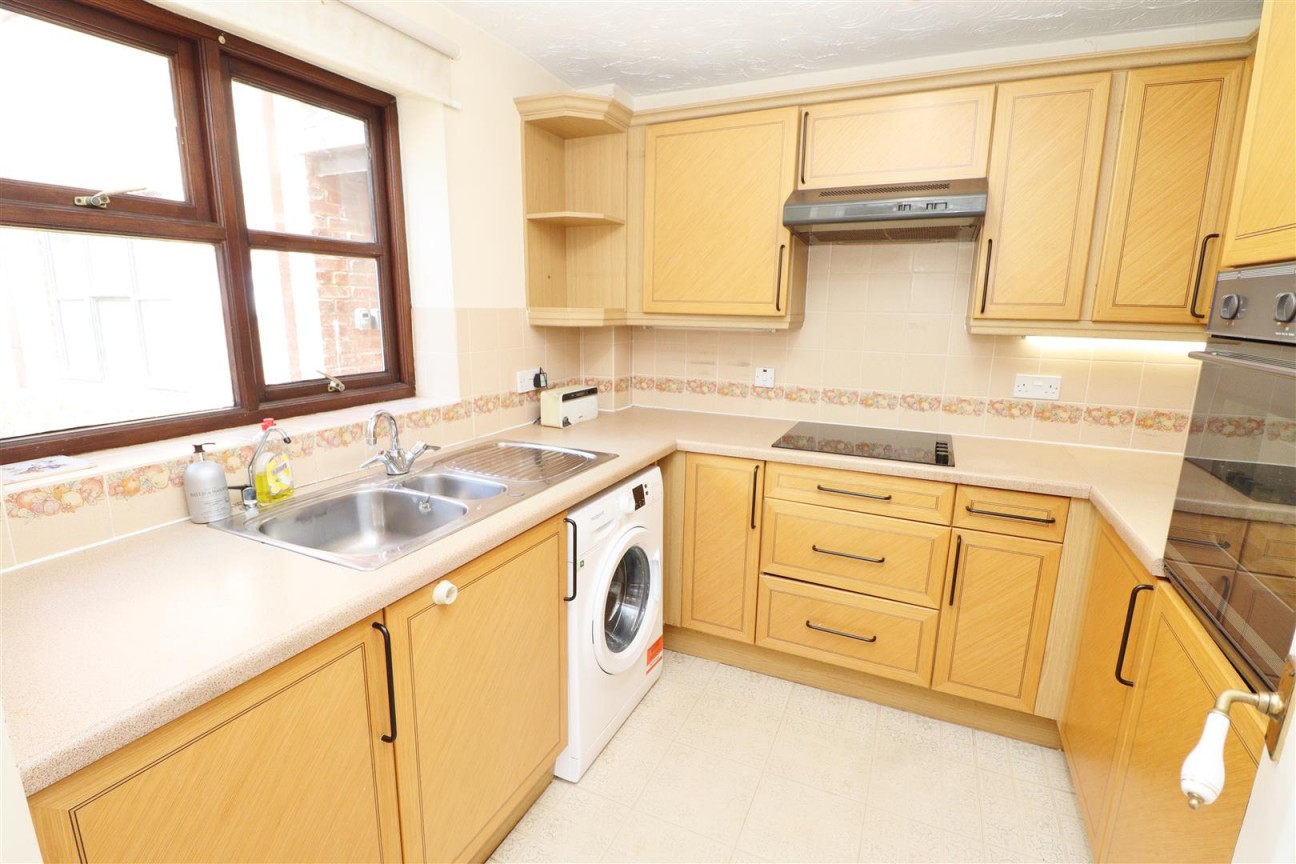 Slade Court, Watling Street, Radlett