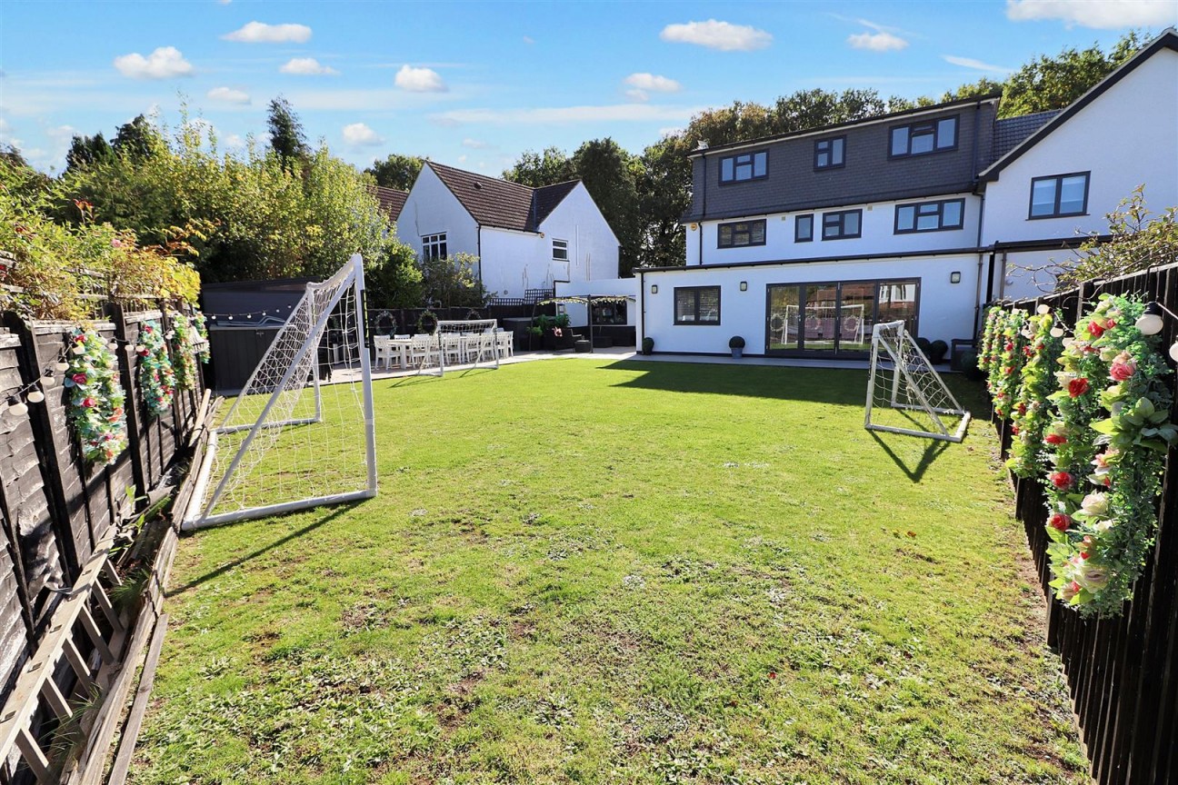 3 Carrington Close, Borehamwood