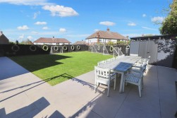 3 Carrington Close, Borehamwood