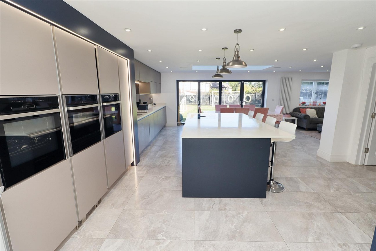 3 Carrington Close, Borehamwood