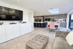 3 Carrington Close, Borehamwood