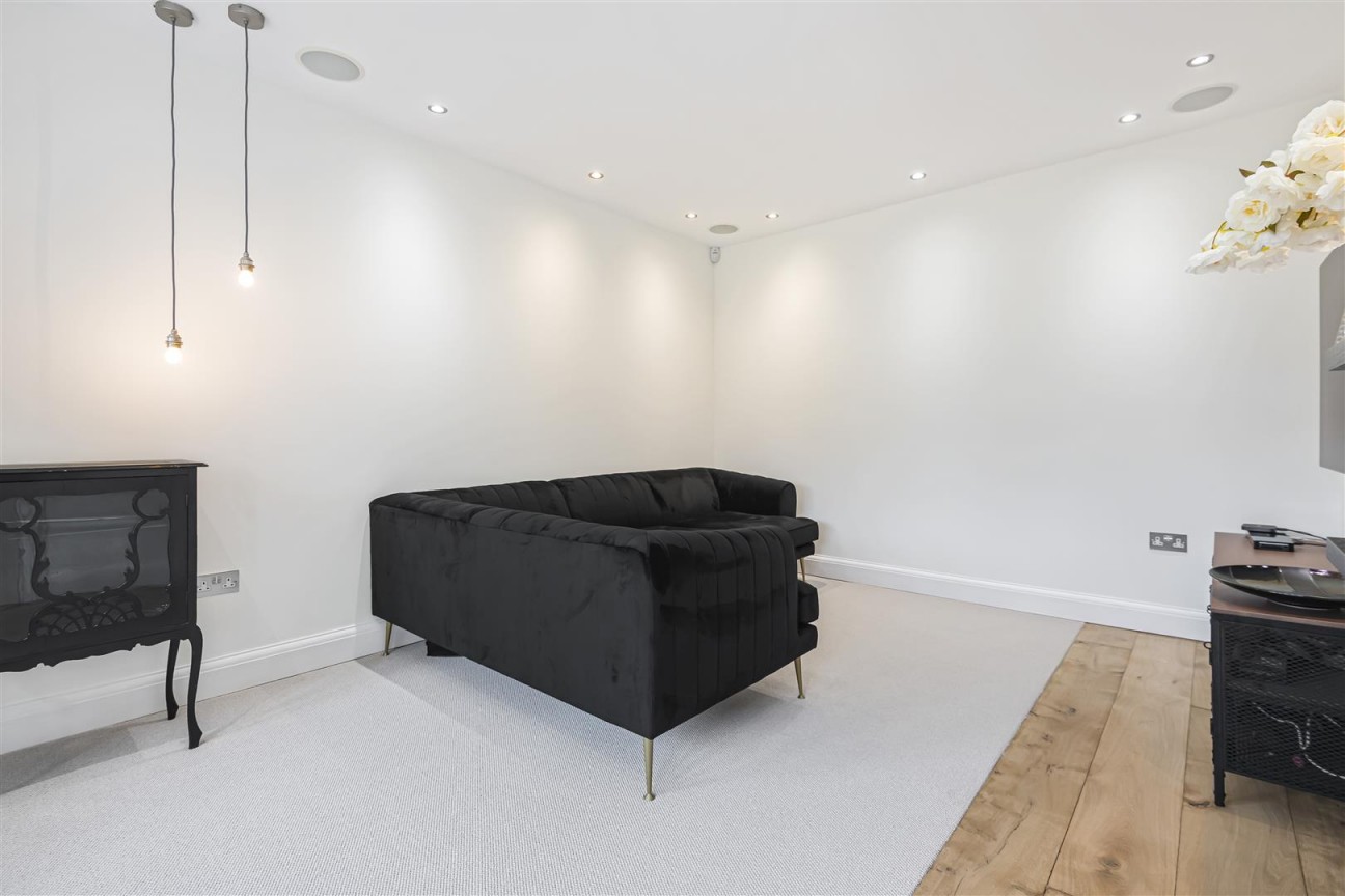 Oakridge Avenue, Radlett