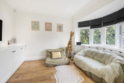 Oakridge Avenue, Radlett