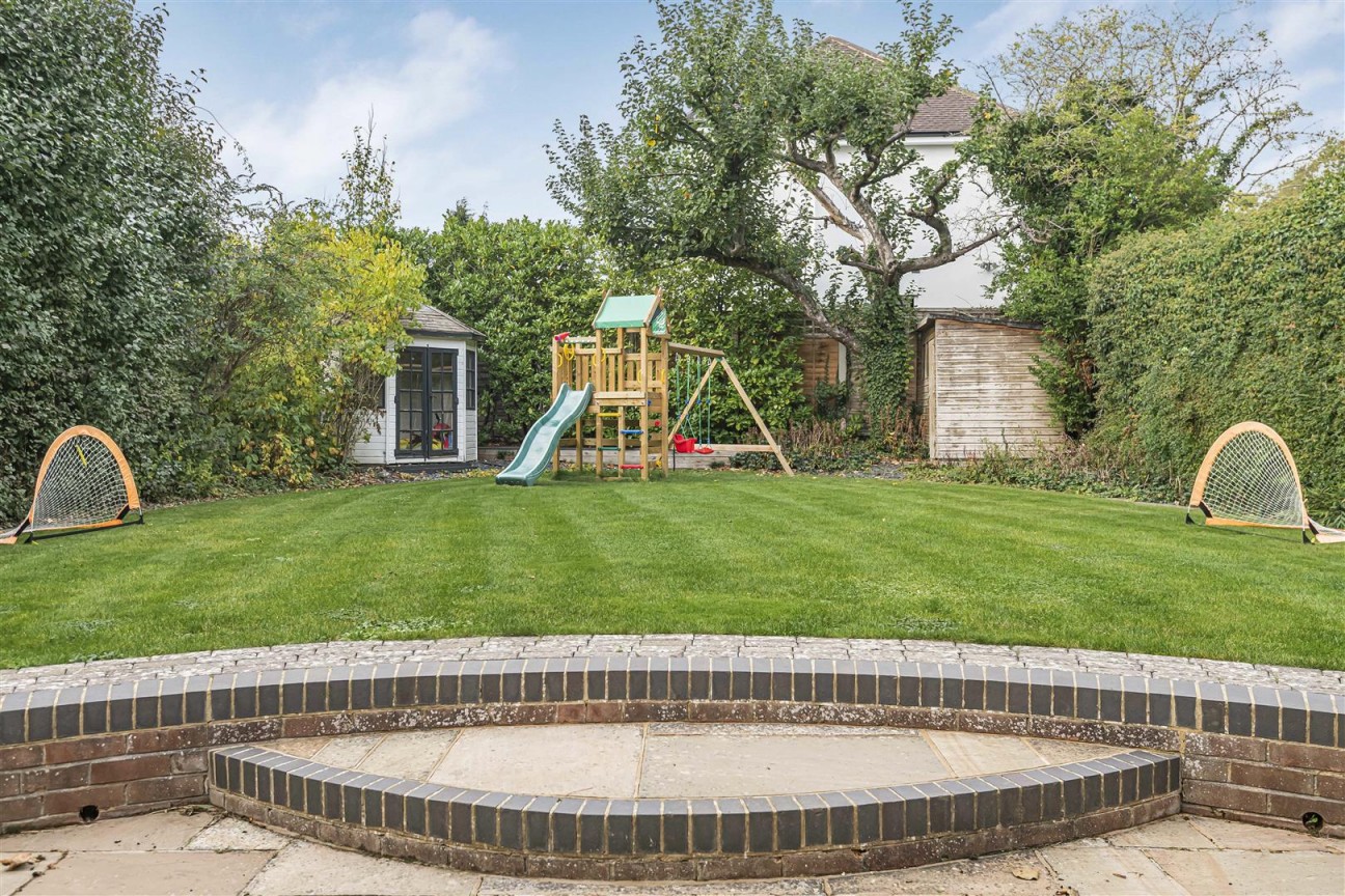 Oakridge Avenue, Radlett