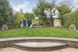 Oakridge Avenue, Radlett