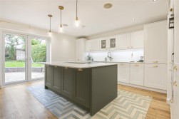 Oakridge Avenue, Radlett