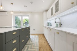 Oakridge Avenue, Radlett