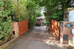 Barnet Lane, Elstree, Borehamwood
