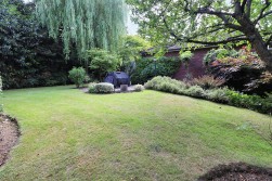 Barnet Lane, Elstree, Borehamwood