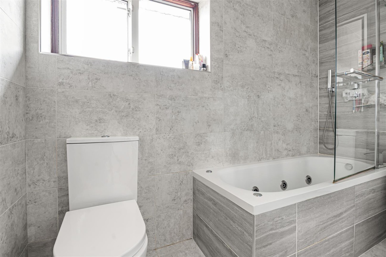 Craigweil Avenue, Radlett