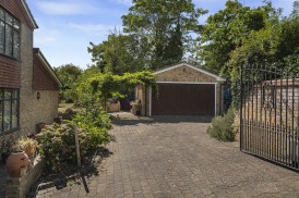 Christchurch Crescent, Radlett