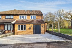 Easton Gardens, Borehamwood