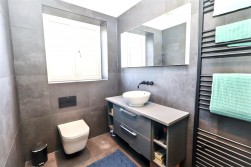 Easton Gardens, Borehamwood