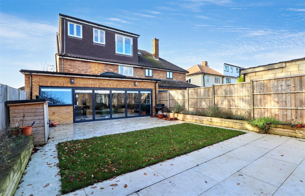 Easton Gardens, Borehamwood