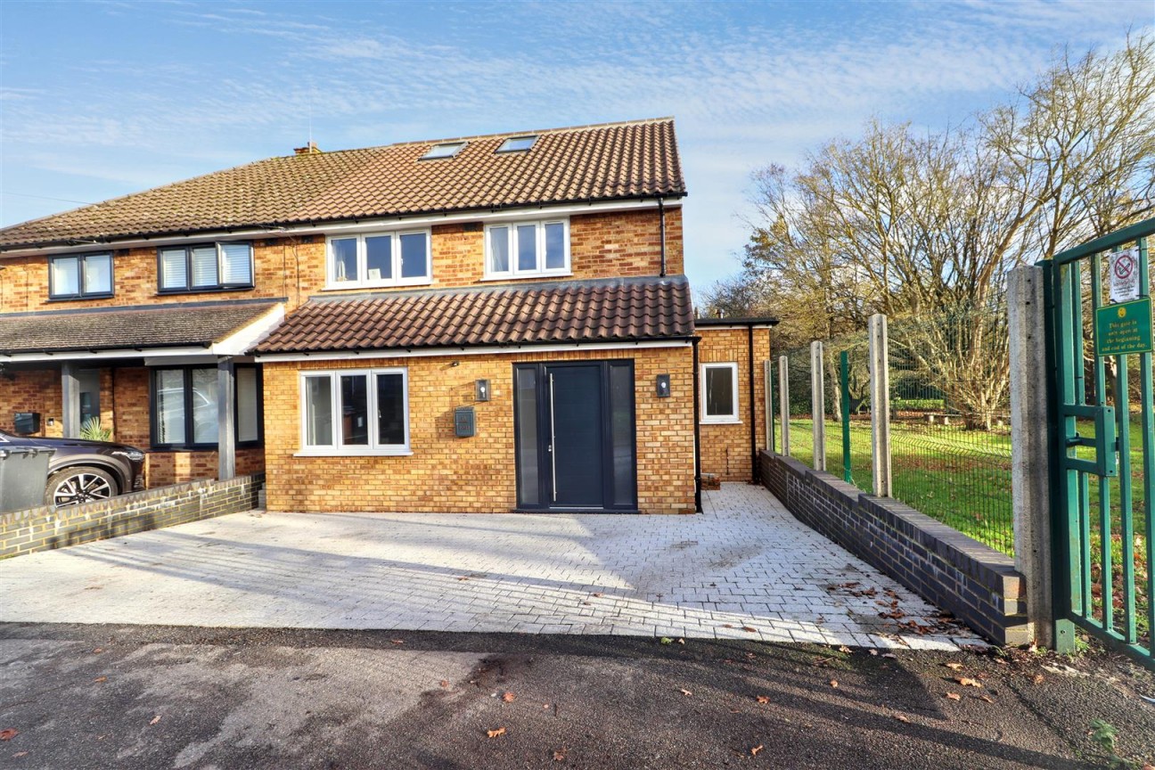 Easton Gardens, Borehamwood