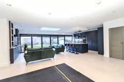 Easton Gardens, Borehamwood