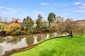 Cavendish Crescent, Elstree