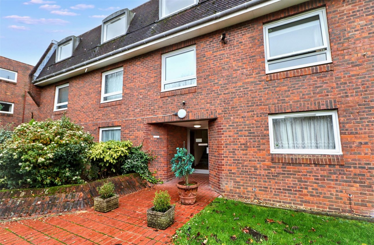 Cavendish Crescent, Elstree