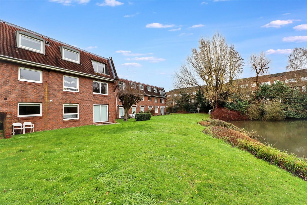 Cavendish Crescent, Elstree