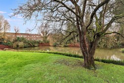 Cavendish Crescent, Elstree