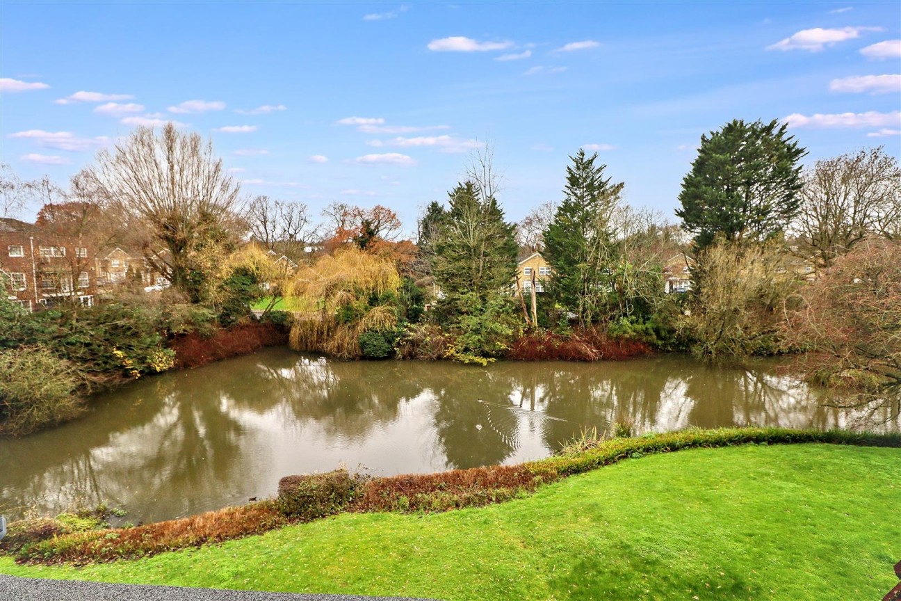 Cavendish Crescent, Elstree