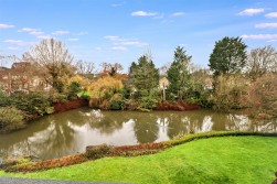 Cavendish Crescent, Elstree