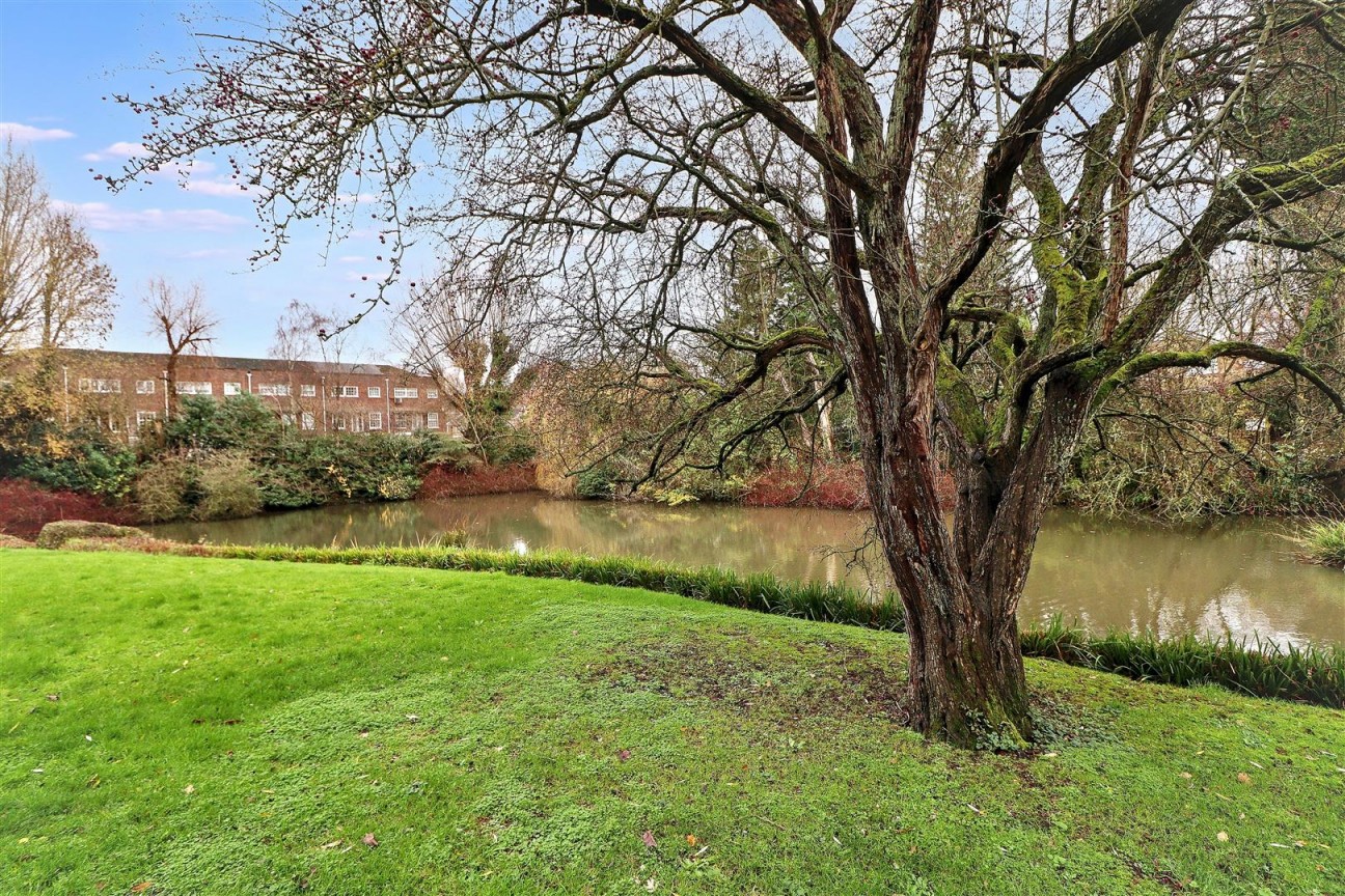 Cavendish Crescent, Elstree