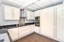 Cavendish Crescent, Elstree