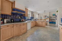 Aldenham Avenue, Radlett