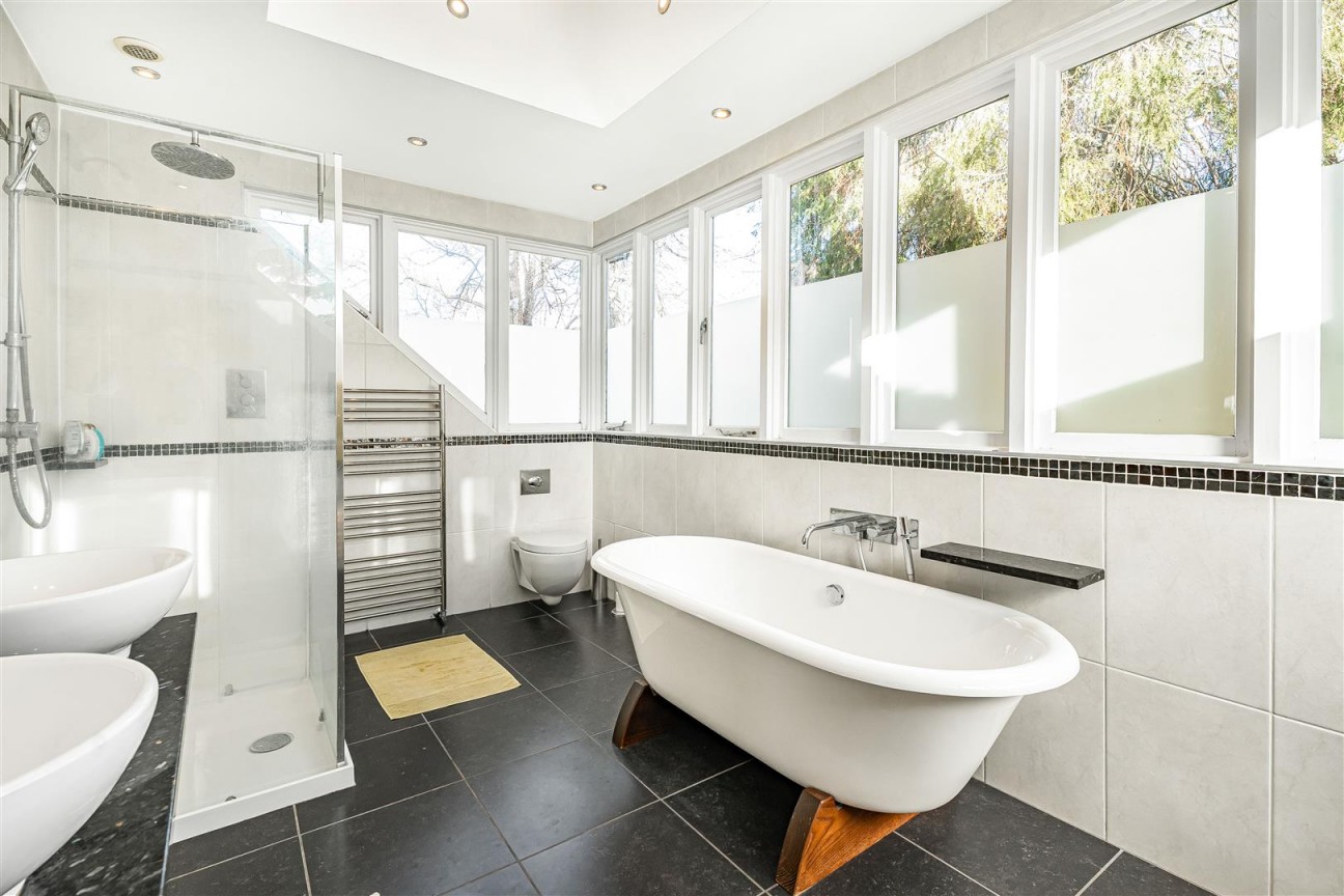 Aldenham Avenue, Radlett