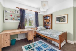 Aldenham Avenue, Radlett