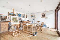 Aldenham Avenue, Radlett