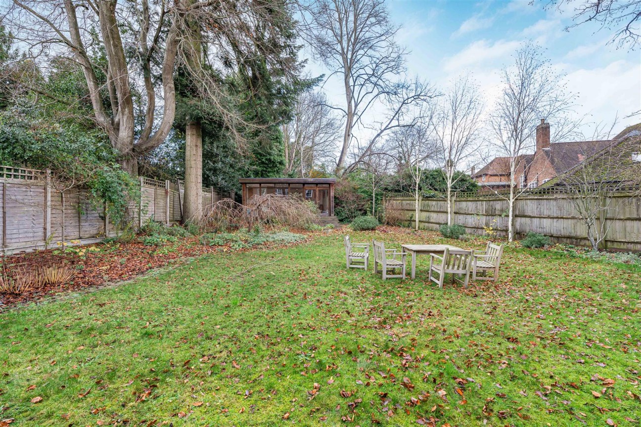 Aldenham Avenue, Radlett