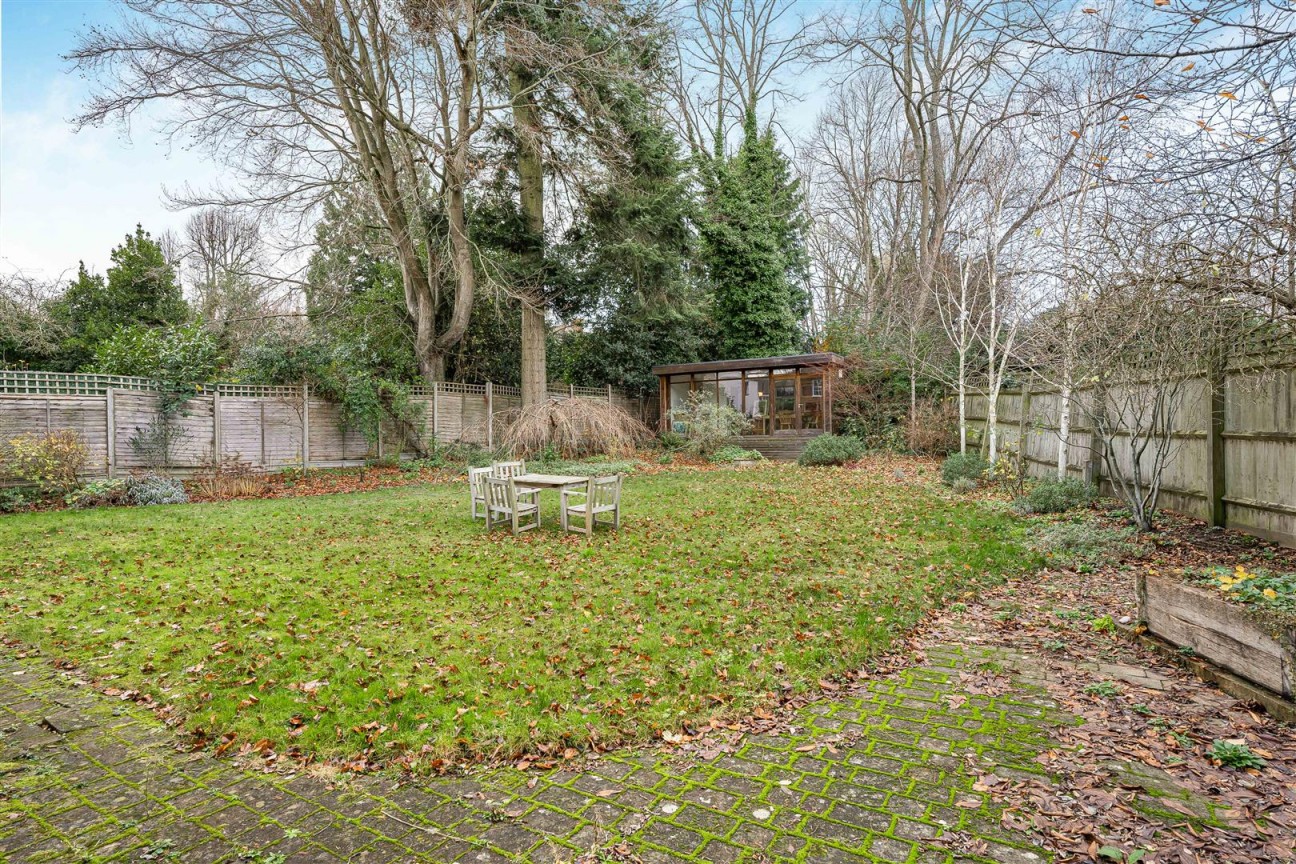 Aldenham Avenue, Radlett